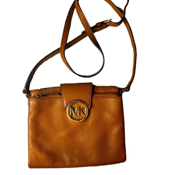 Michael Kors Fulton Double Zip Crossbody in EUC - Picture 1 of 9